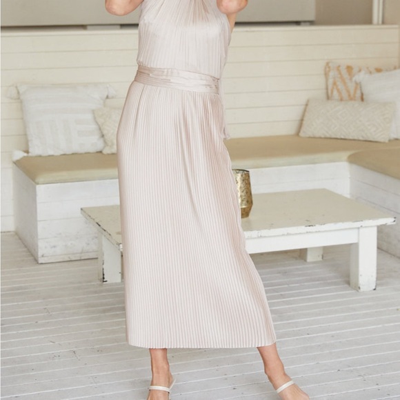 NWT Esther & Co. Luxe Galilee Dress - Picture 4 of 9